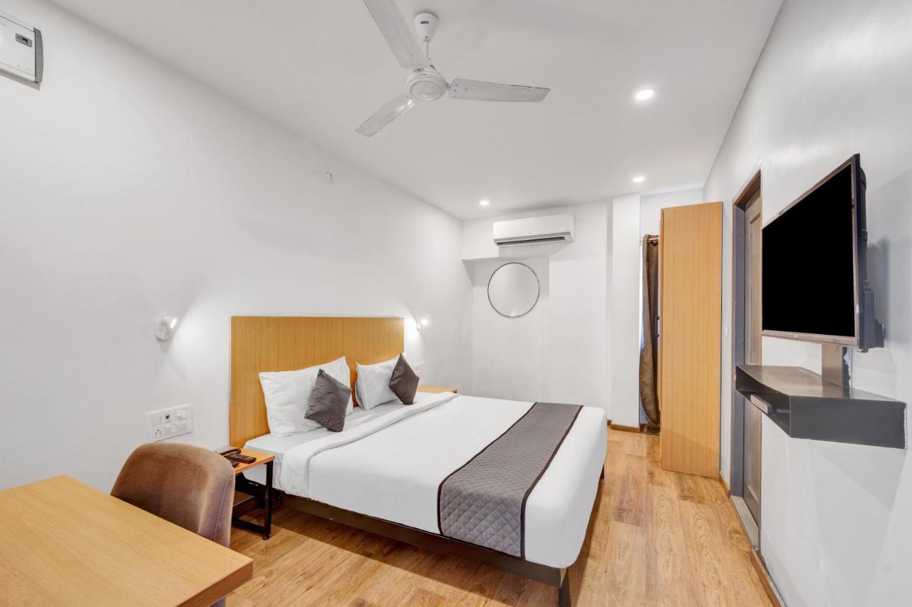 Upar Hotels Uthandi, ECR Chennai Bagian luar foto