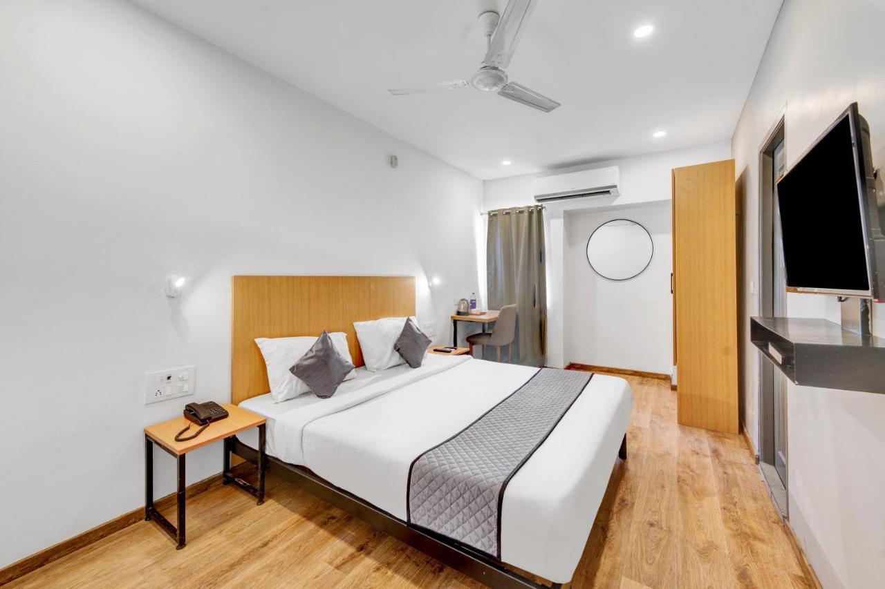 Upar Hotels Uthandi, ECR Chennai Bagian luar foto